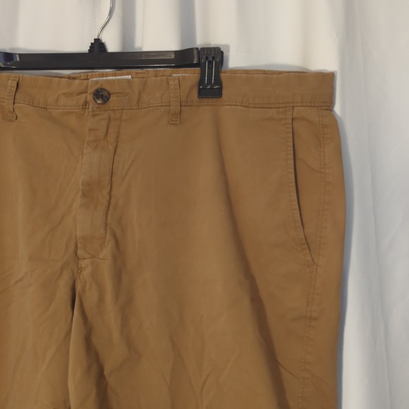 Goodfellow & Co Linden Tech Shorts Mens Inseam 8" Brown Flat Front Sz 42 - Picture 1 of 8